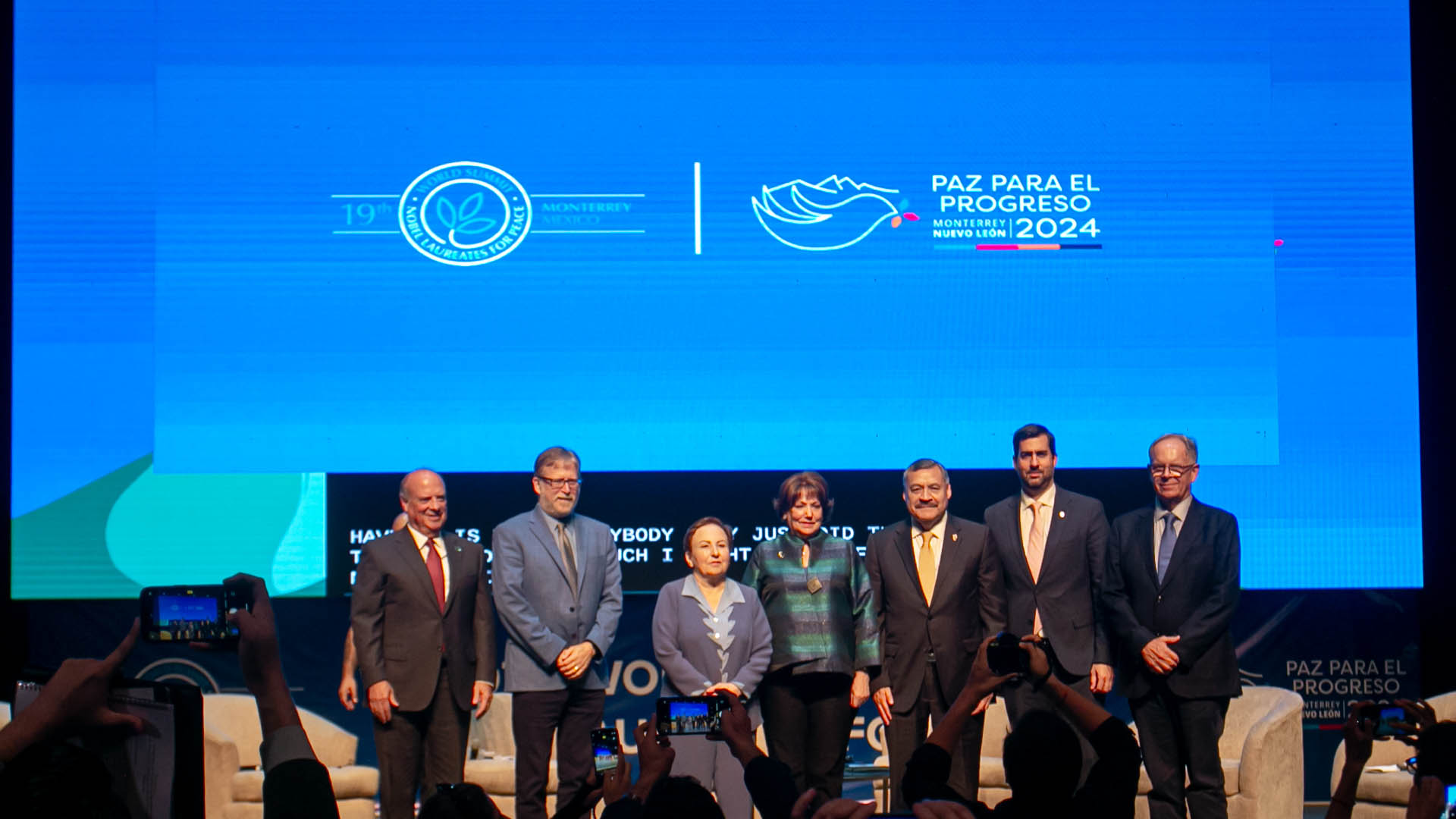 Participa Rector en panel con nobeles de la paz