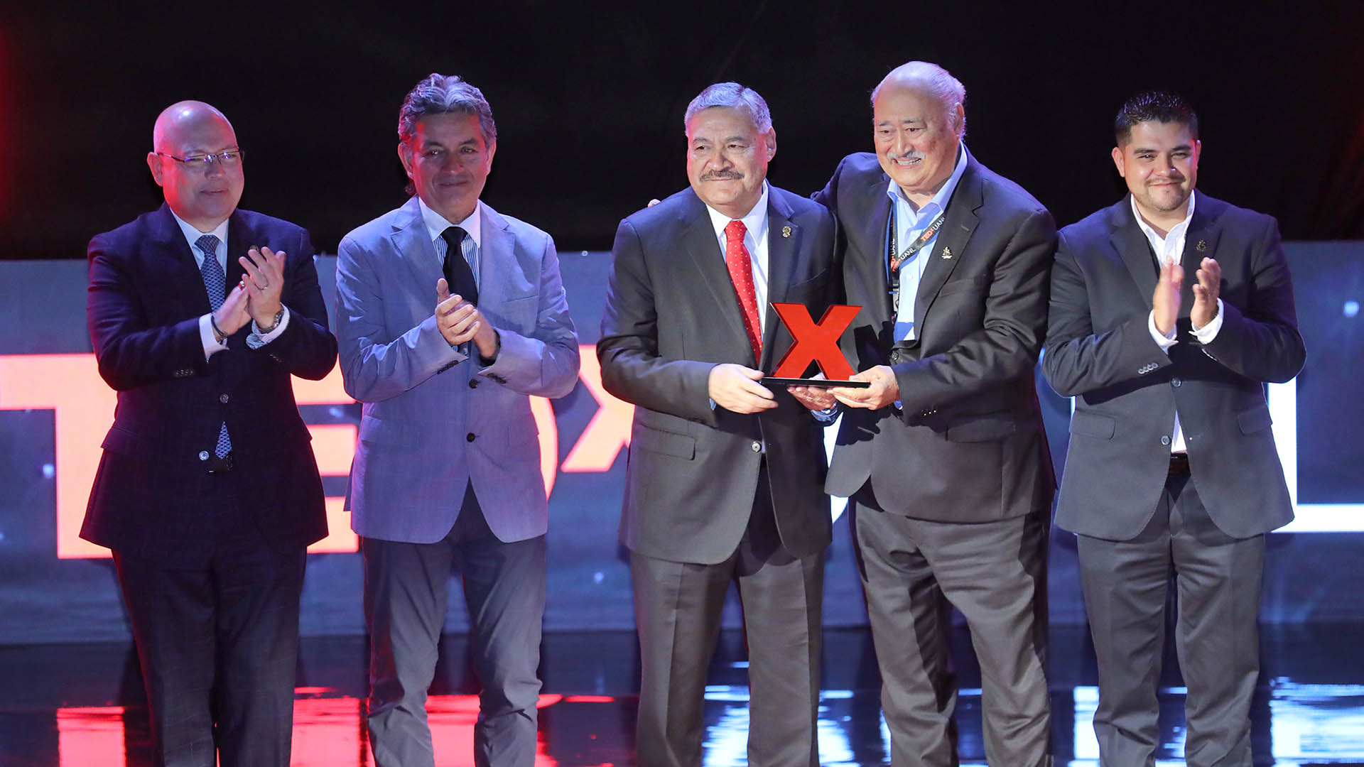 Viven estudiantes evolución de las ideas en el TEDxUANL 2024