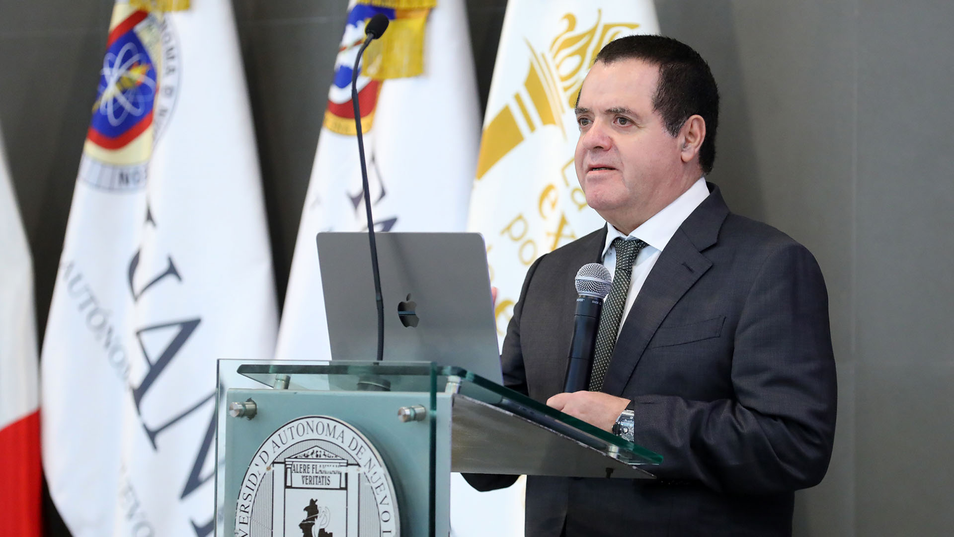 Distinguen trayectoria de docentes de la Facultad de Medicina