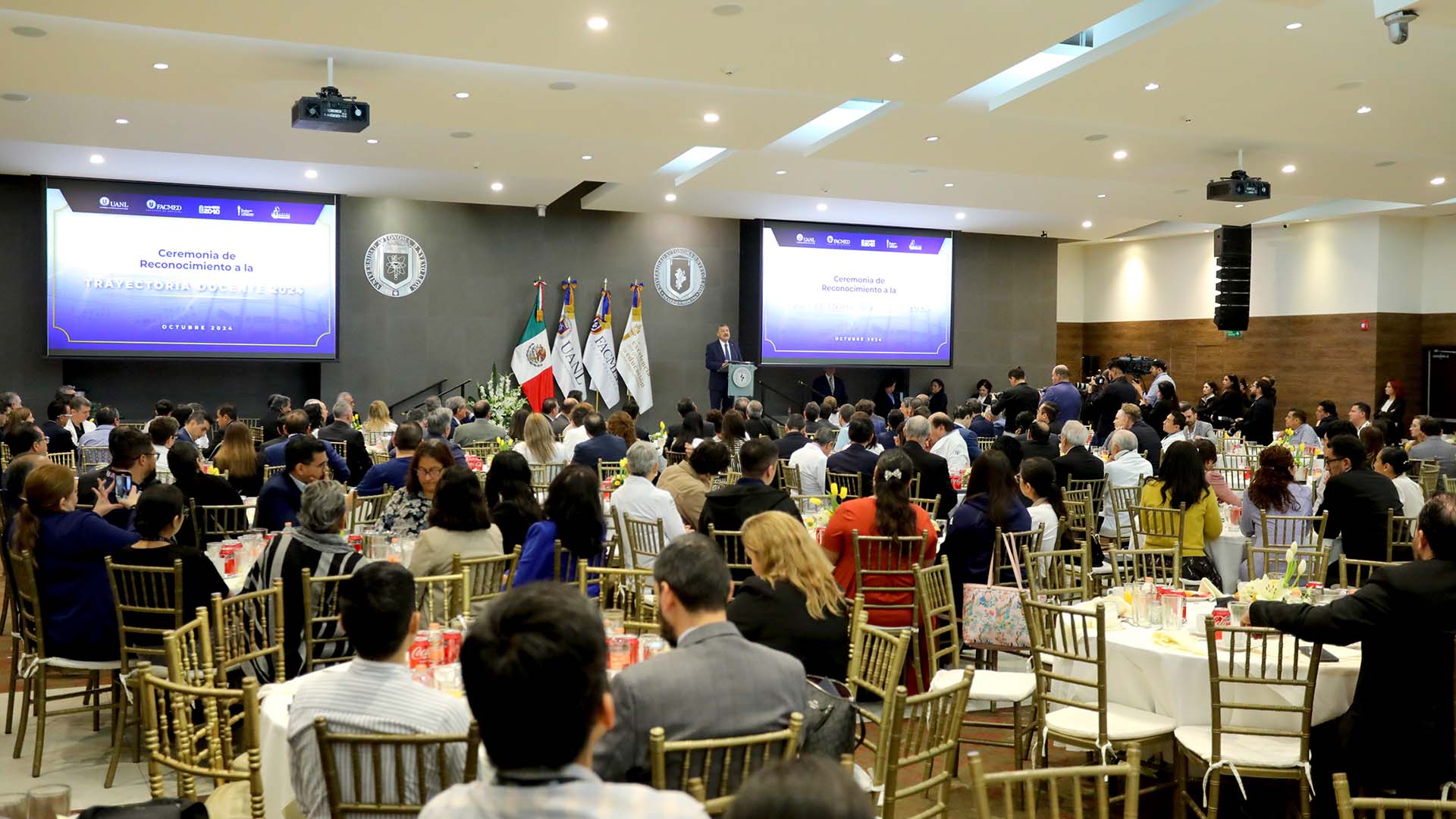 Distinguen trayectoria de docentes de la Facultad de Medicina