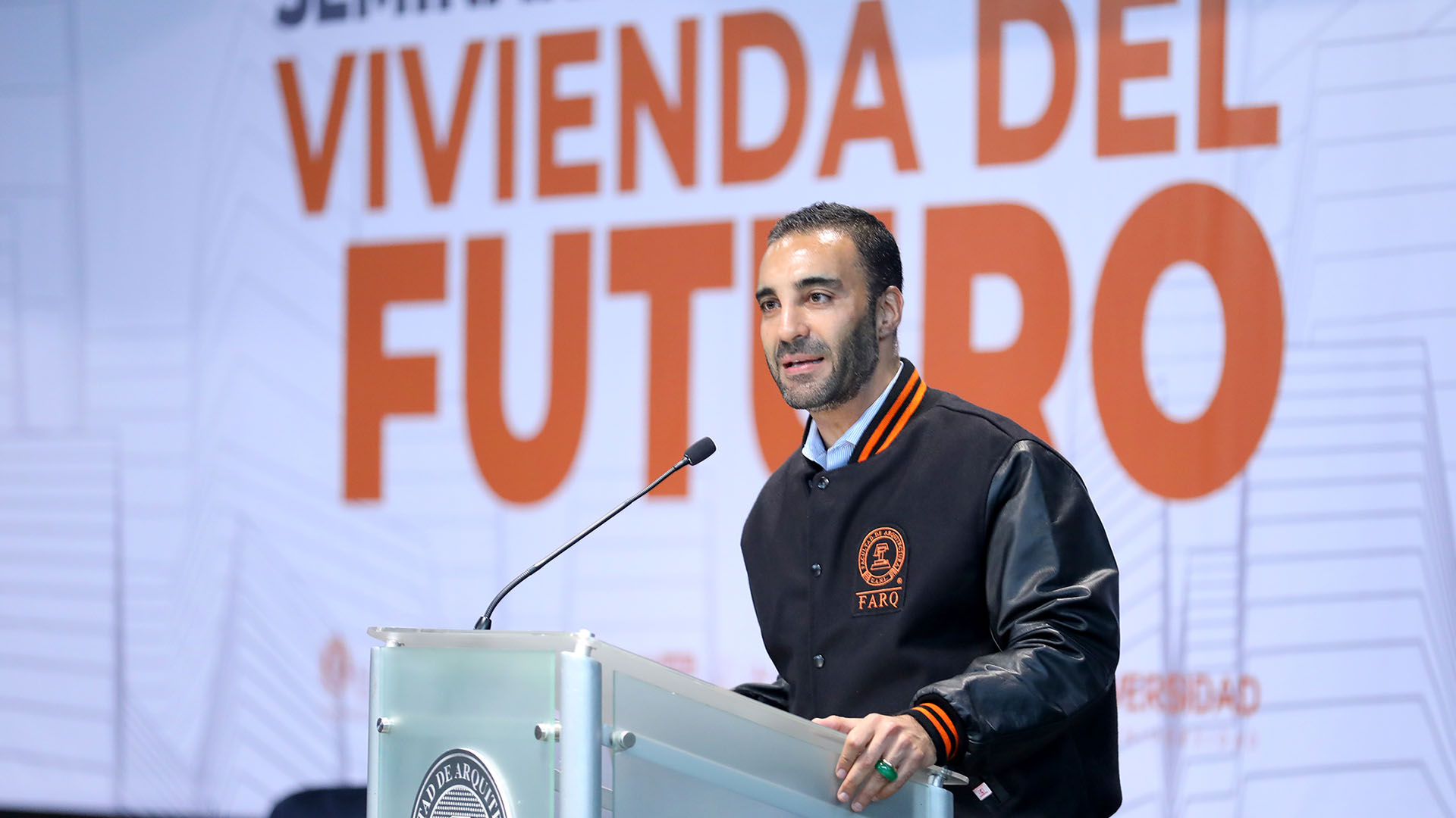 Proyectan en seminario la vivienda del futuro en NL