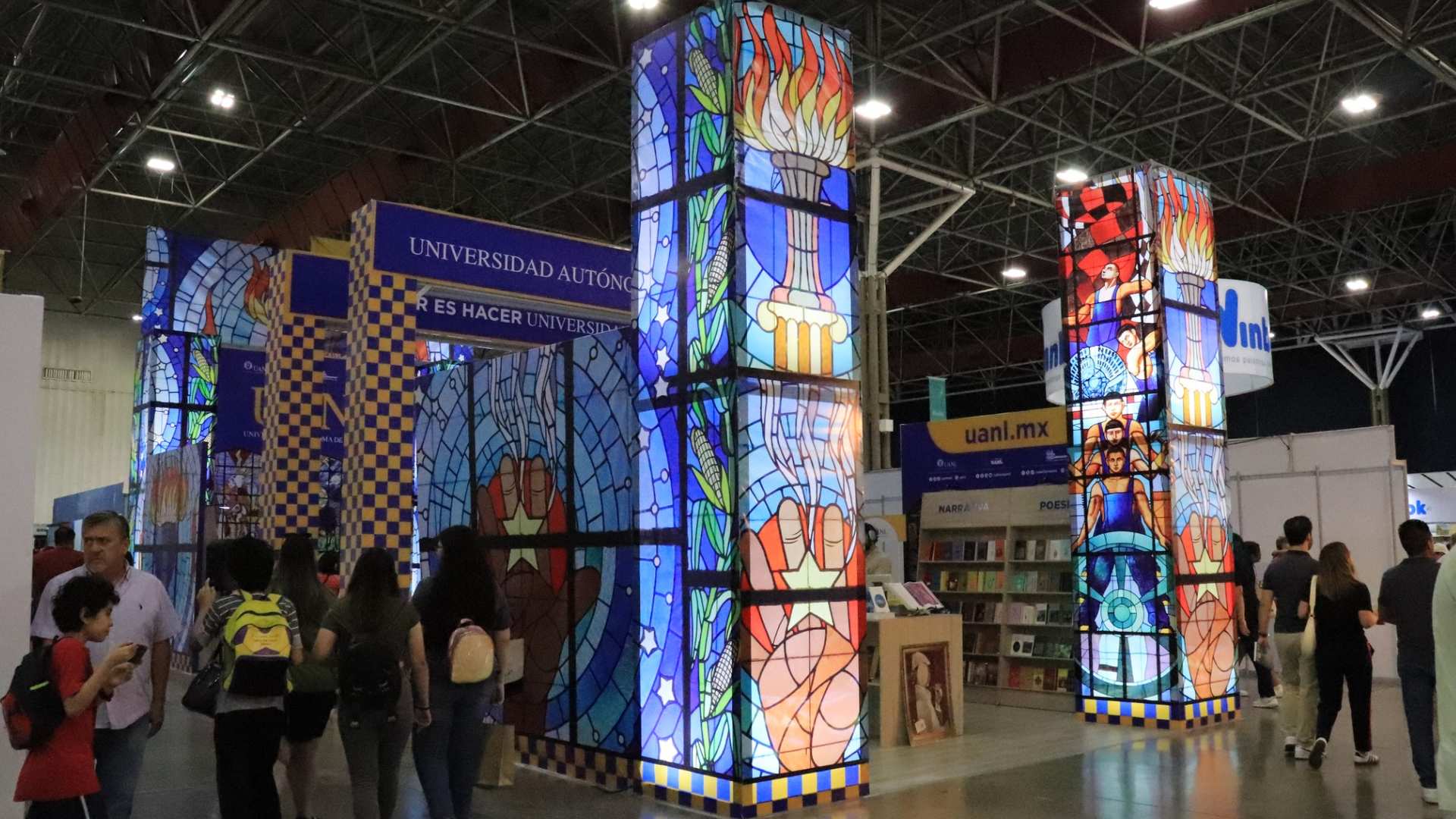 Presenta UANL nuevo tomo de "El oro de los tigres" en la FIL Mty 2024