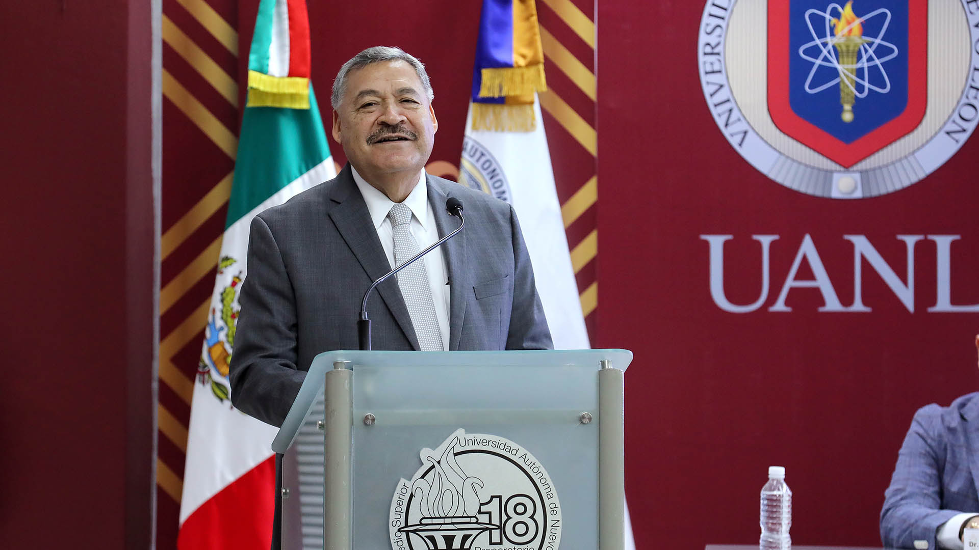 Renuevan espacios en la Preparatoria 18 en su cincuenta aniversario