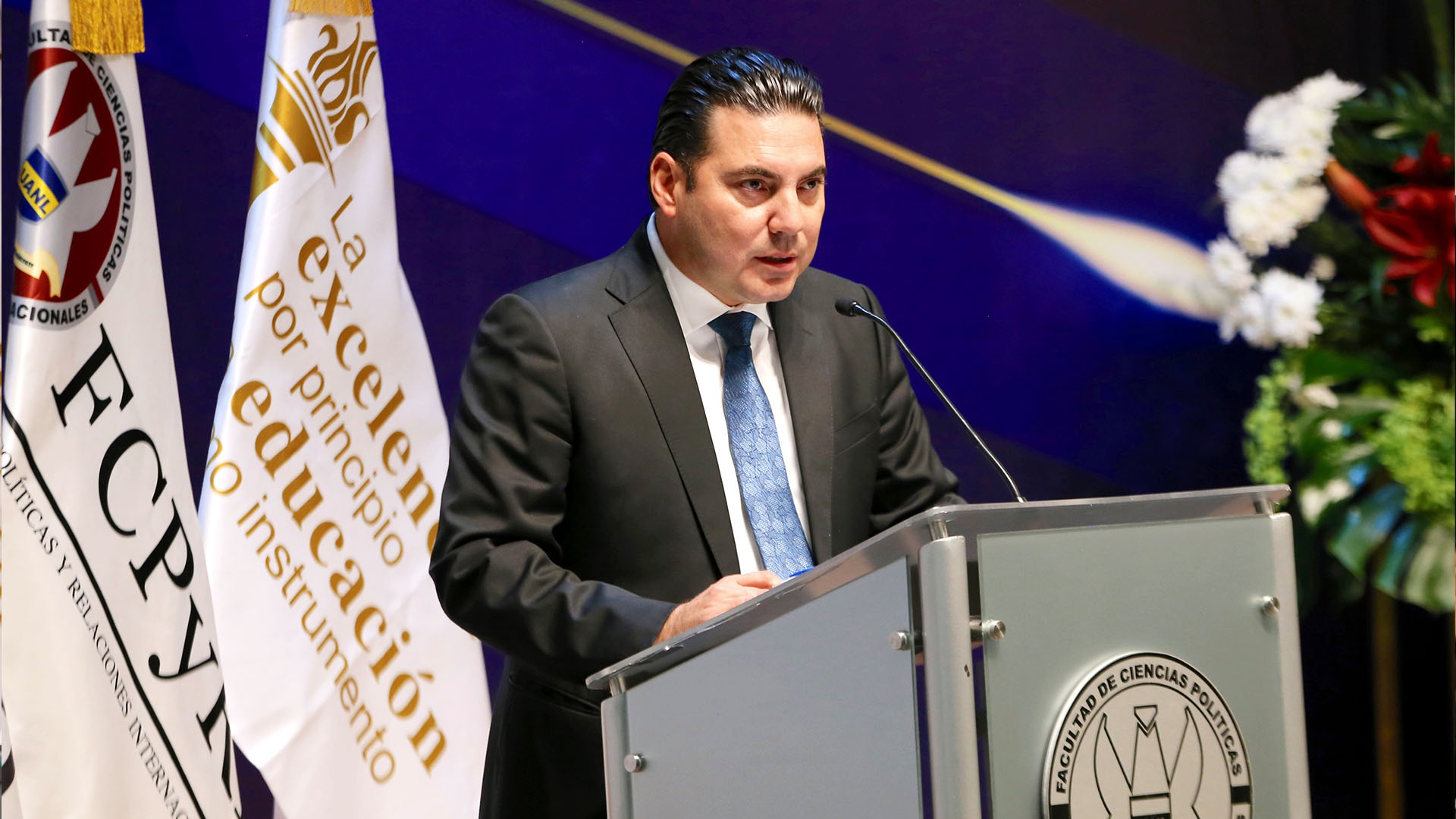 Otorgan en la FACPYRI medalla al mérito José María Parás Ballesteros