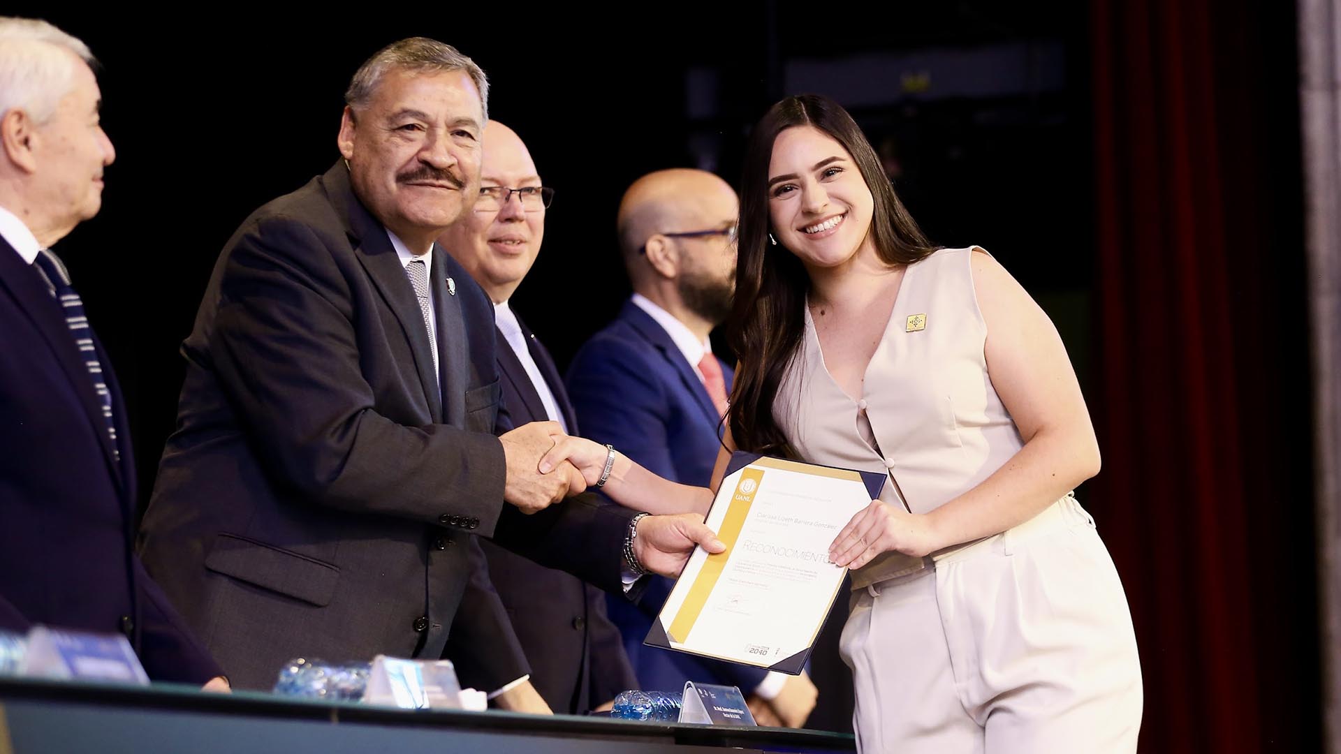 Premia Ceneval excelencia de 206 alumnos de la UANL