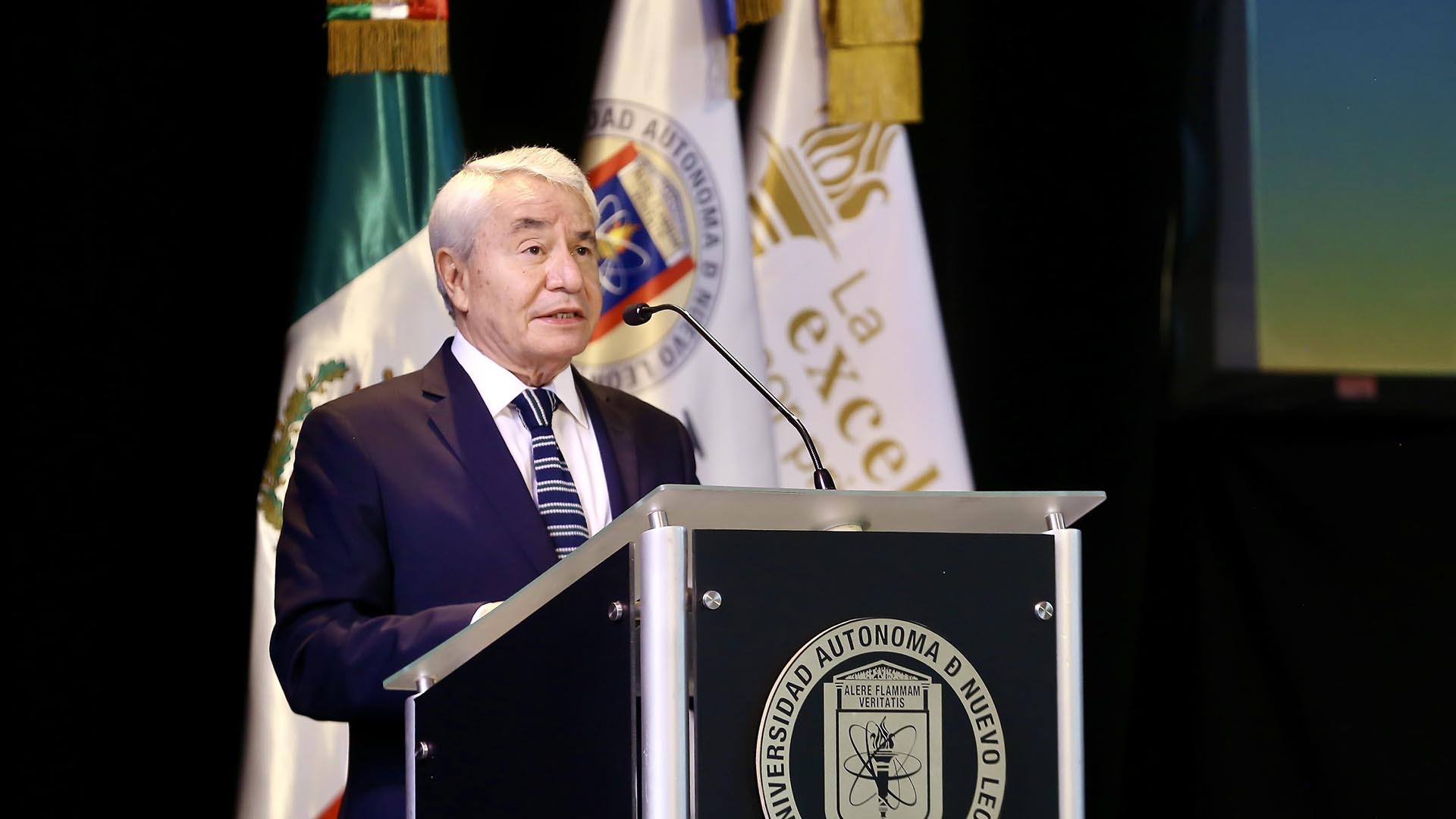 Premia Ceneval excelencia de 206 alumnos de la UANL