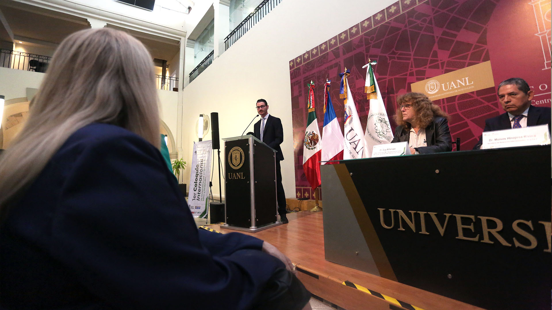 Debaten sobre enseñanza de las matemáticas en la ingeniería
