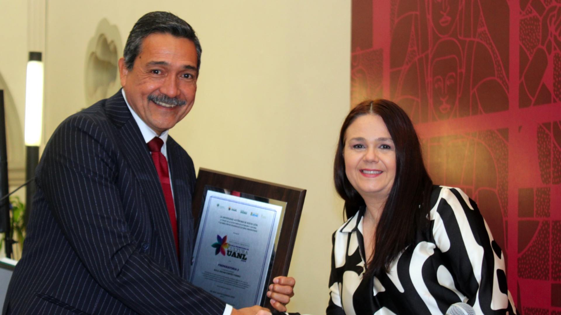 Distinguen a planteles universitarios por su programación cultural