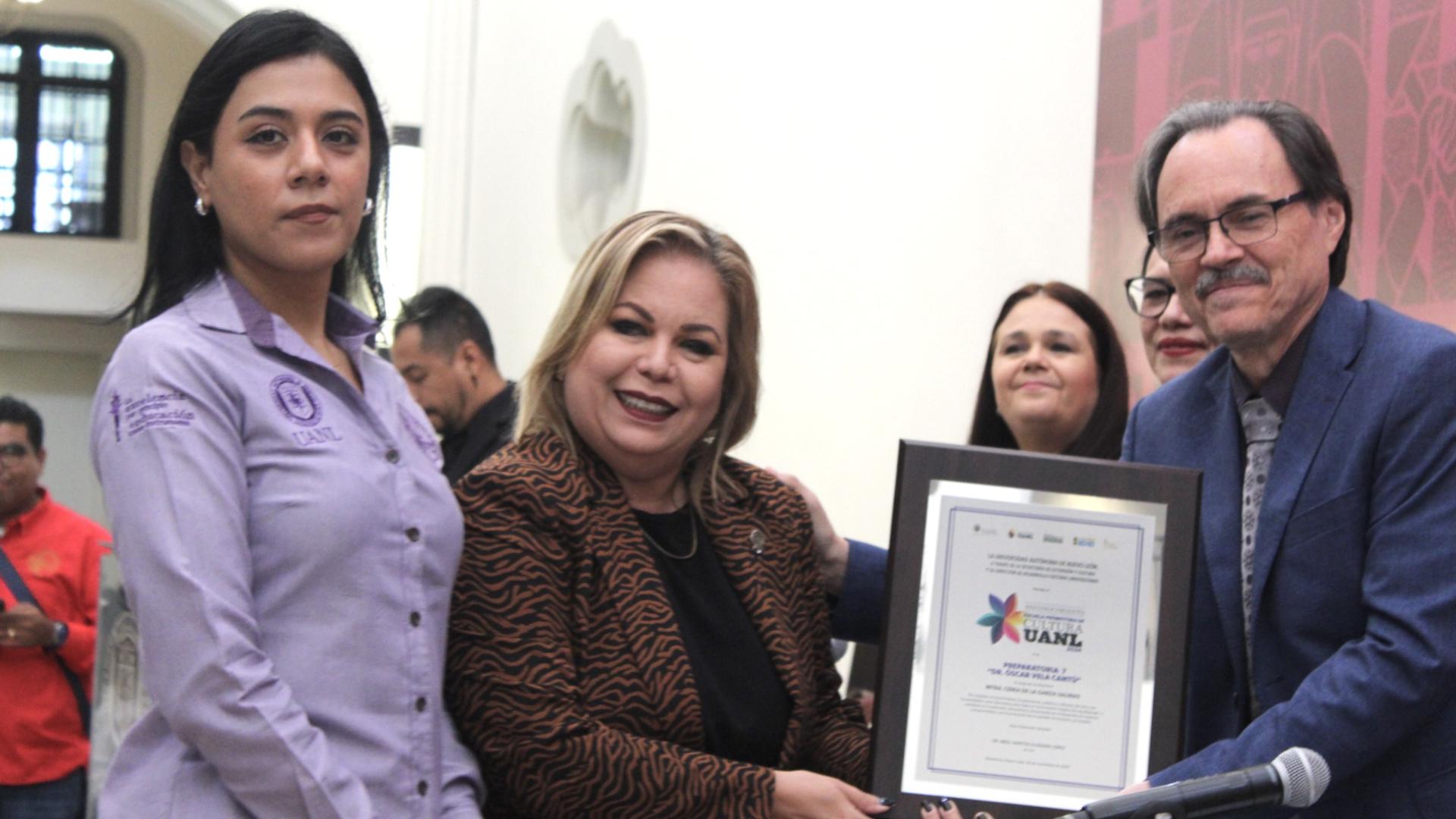 Distinguen a planteles universitarios por su programación cultural
