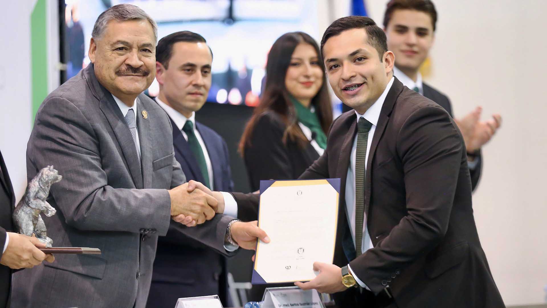 Renuevan en FIME la sociedad de alumnos