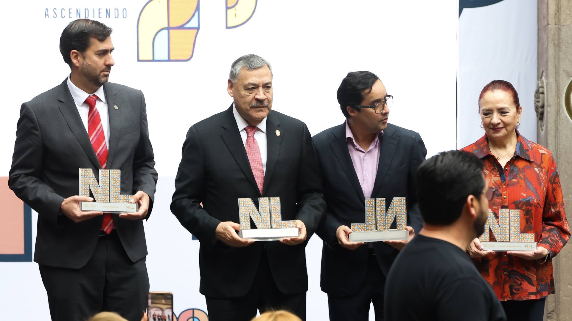 Reconoce NL actividad cultural de la Universidad