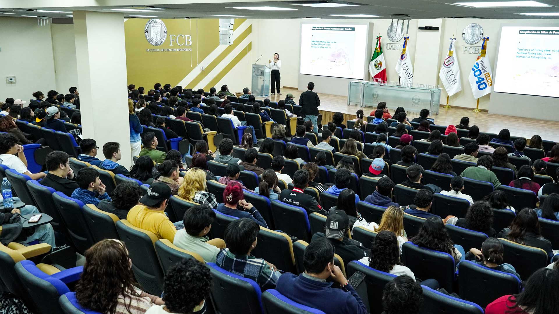 Imparte bióloga conferencia sobre conservación marina