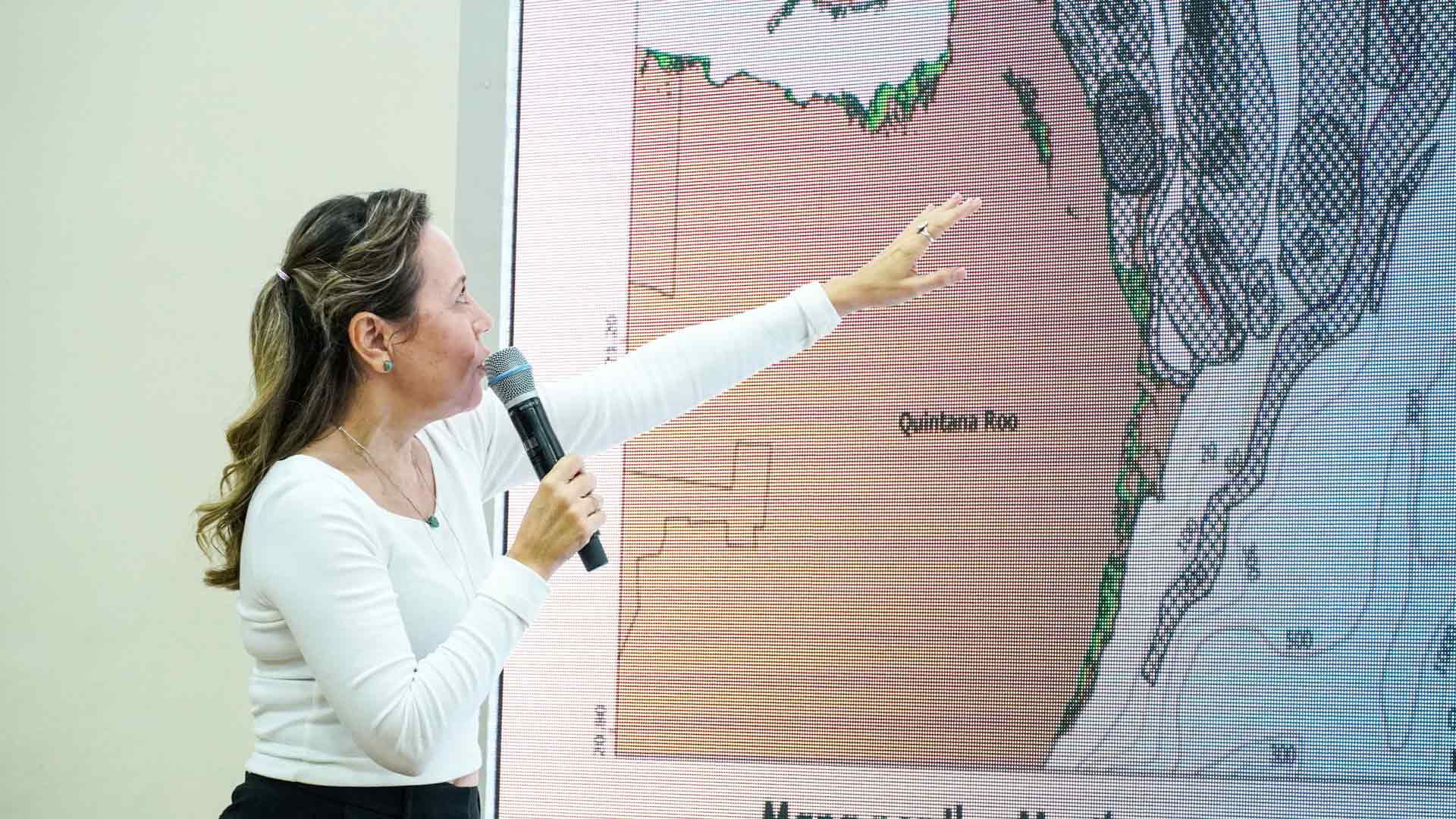 Imparte bióloga conferencia sobre conservación marina