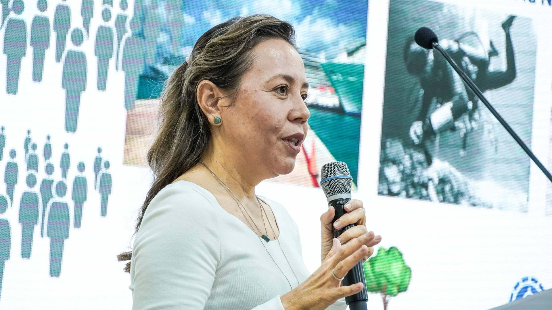 Imparte bióloga conferencia sobre conservación marina