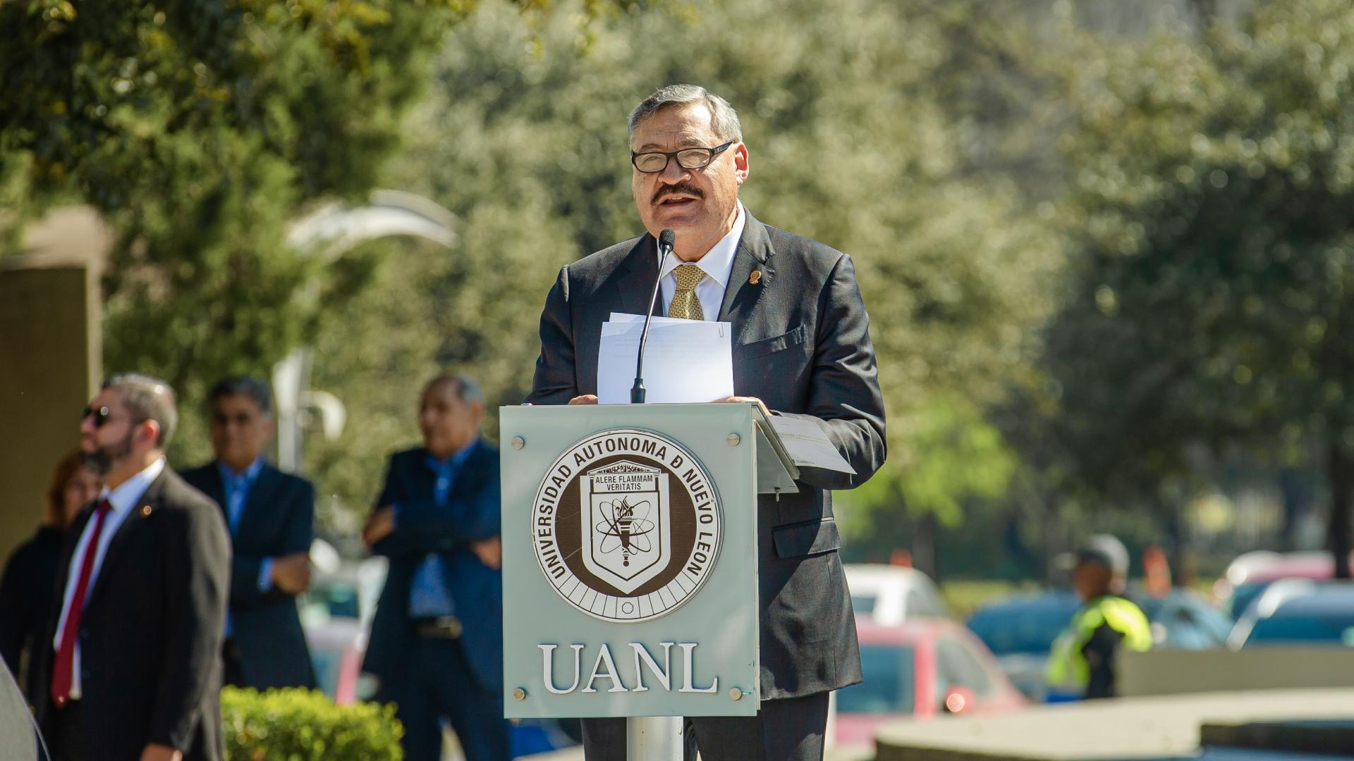 Conmemora la UANL el Día de la Bandera