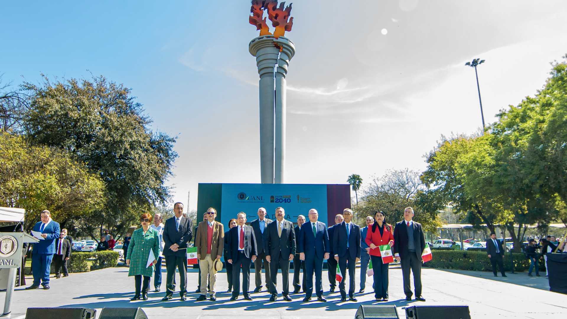 Conmemora la UANL el Día de la Bandera