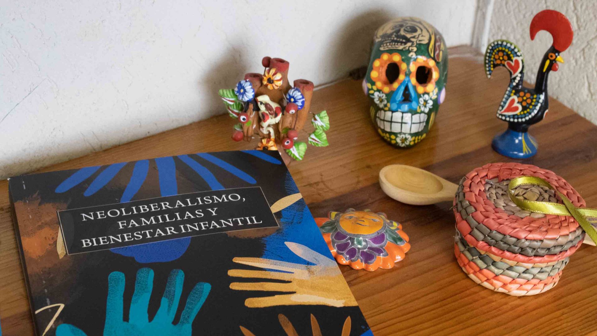 Presentan libro sobre somatización en infantes