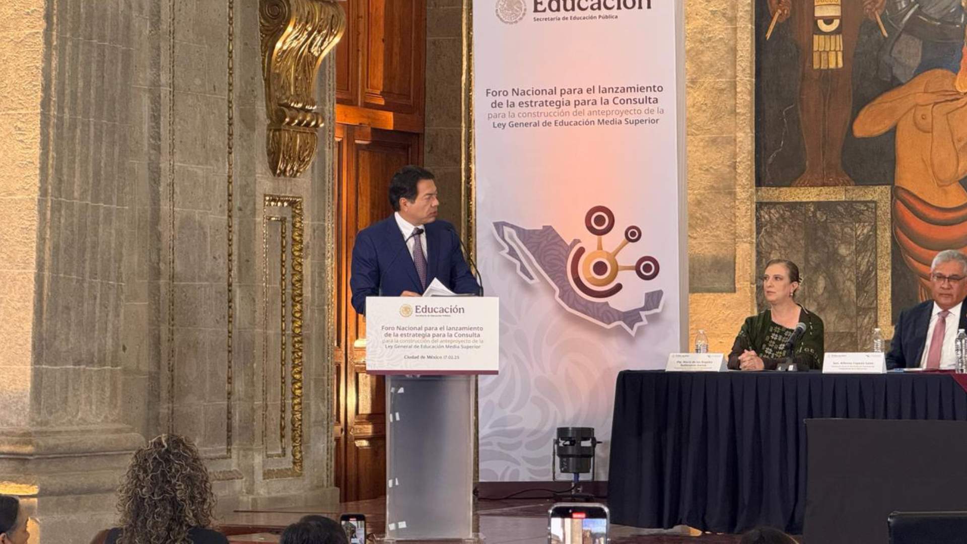 Acude Rector a foro sobre Ley General de Educación Media Superior