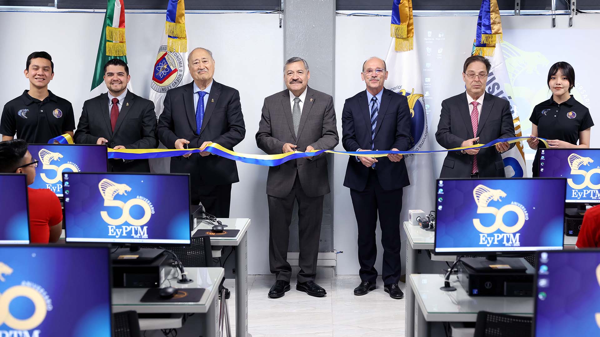 Equipan sala de computación de Técnica Médica