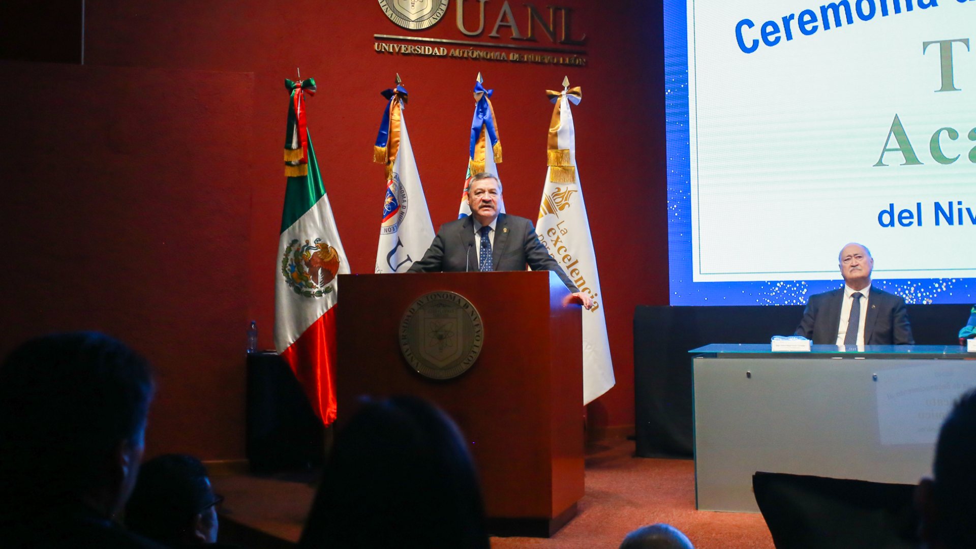 Reconoce UANL desempeño de estudiantes de preparatoria