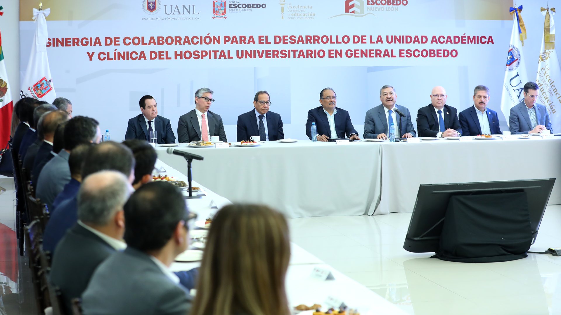 Apoyarán empresas a la UANL a llevar educación y salud a Escobedo