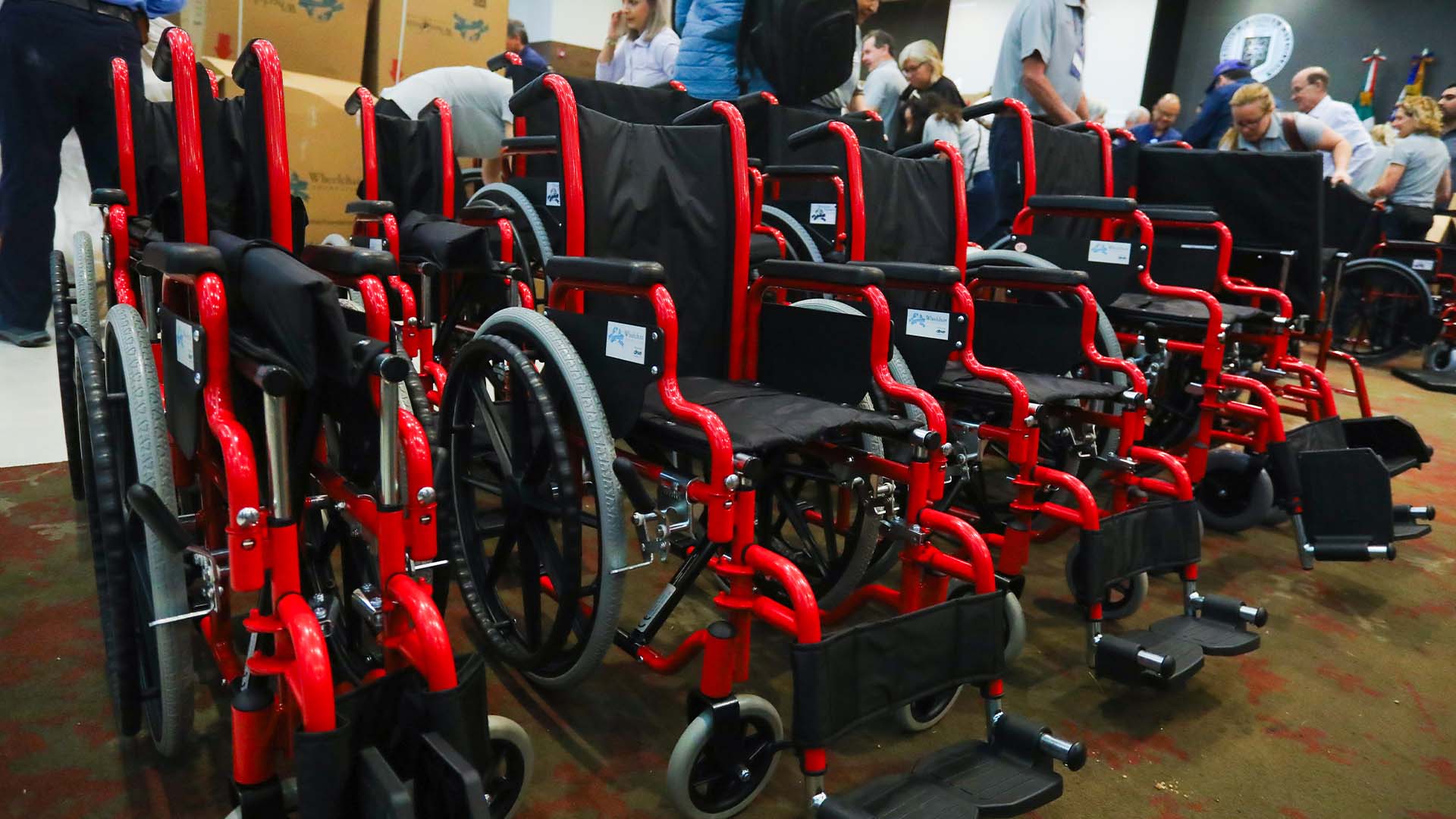 Dona Rotary sillas de ruedas al Hospital Universitario
