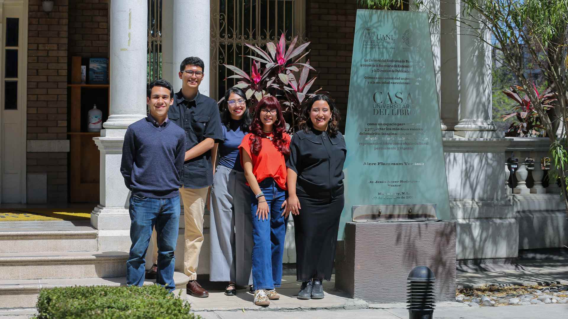 Centro de Creación Literaria recibe a nueva generación de becarios