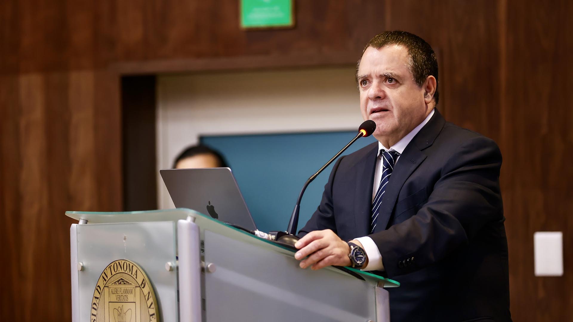 Firma UANL convenio internacional sobre oncología radioterápica