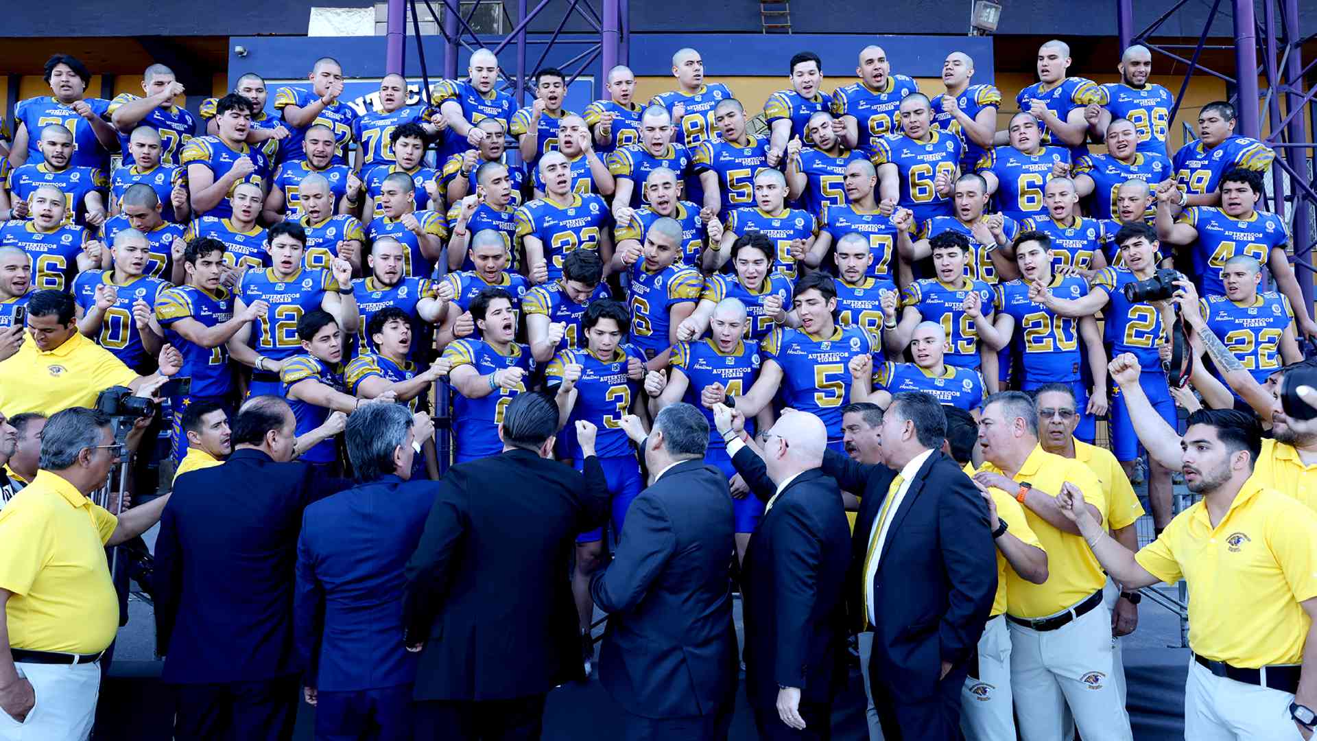 Presenta Auténticos Intermedia equipo que defenderá el campeonato de la ONEFA