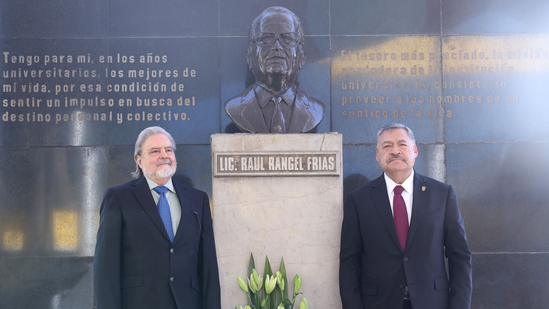 UANL rinde homenaje a Raúl Rangel Frías