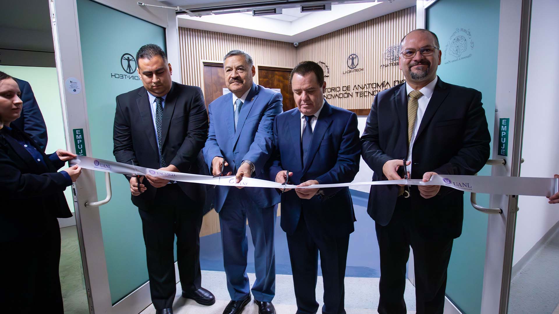 Inaugura UANL laboratorio de anatomía digital - Vida Universitaria