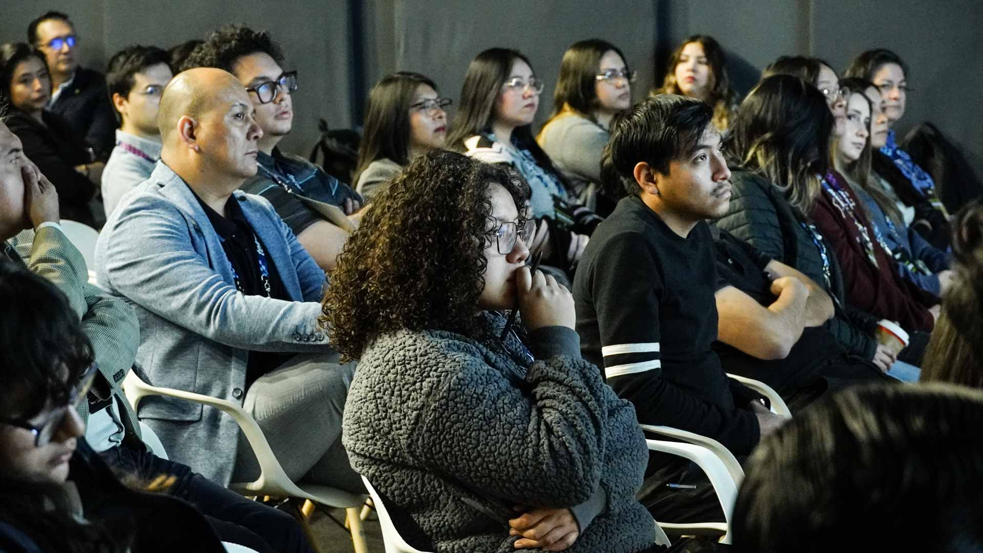 Charlan sobre integración de la ingeniería en el área médica