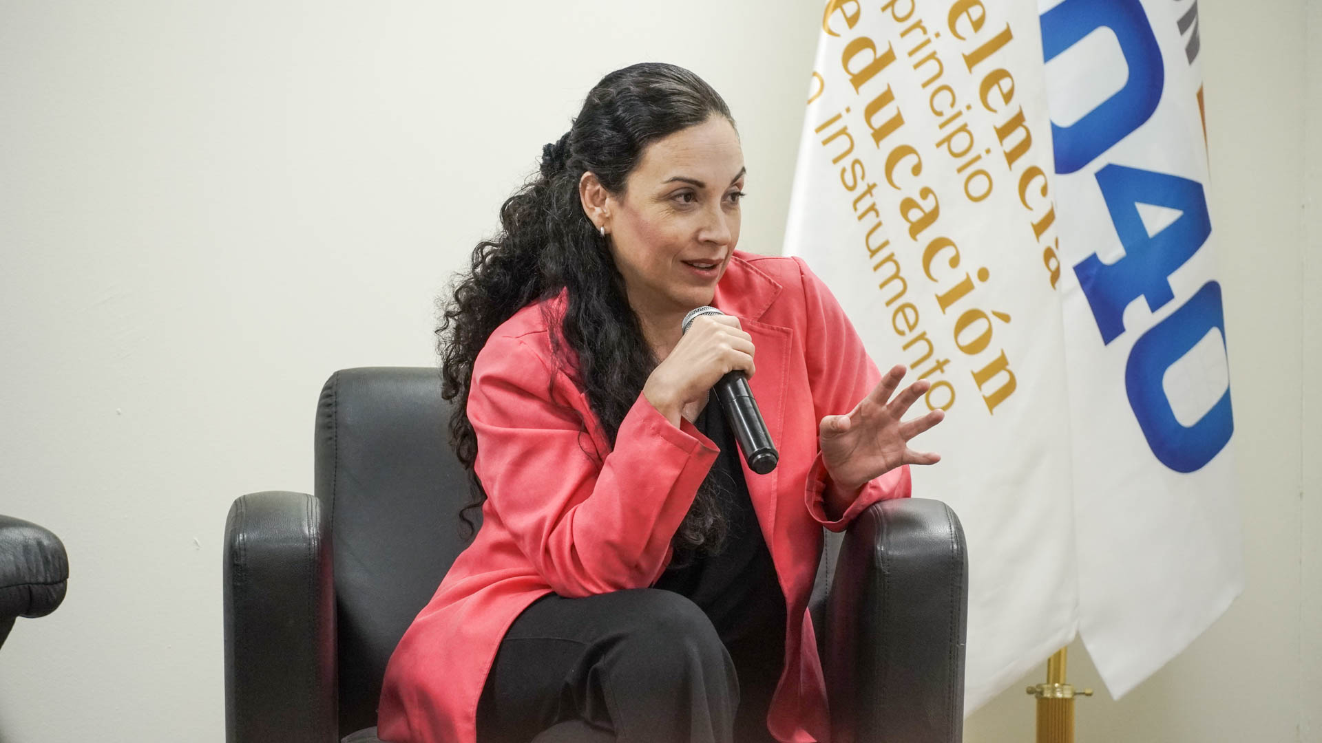 Realiza FCFM panel “Mujer más allá de la ciencia”