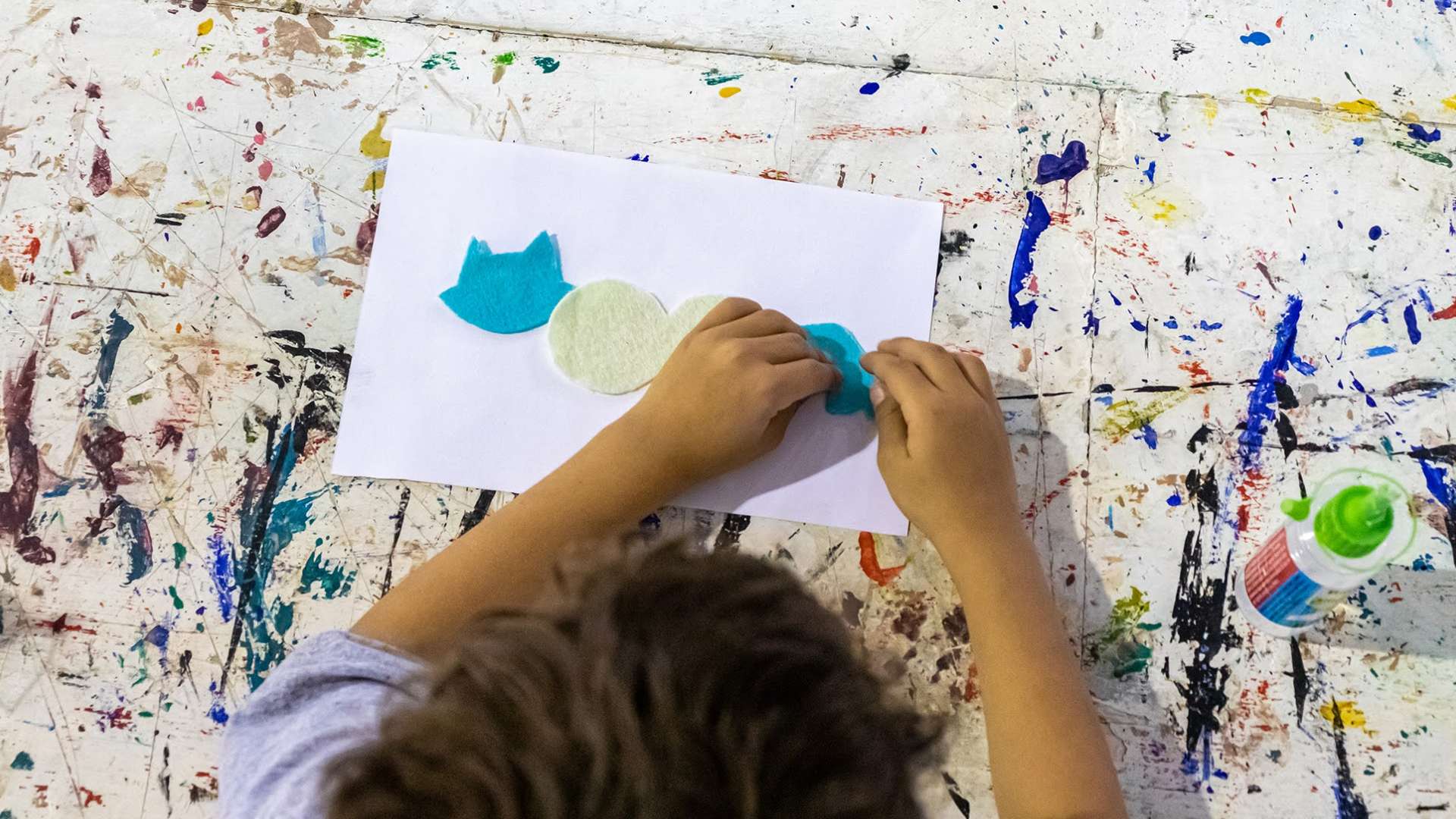 Recomiendan recursos visuales en el aprendizaje de personas con TEA