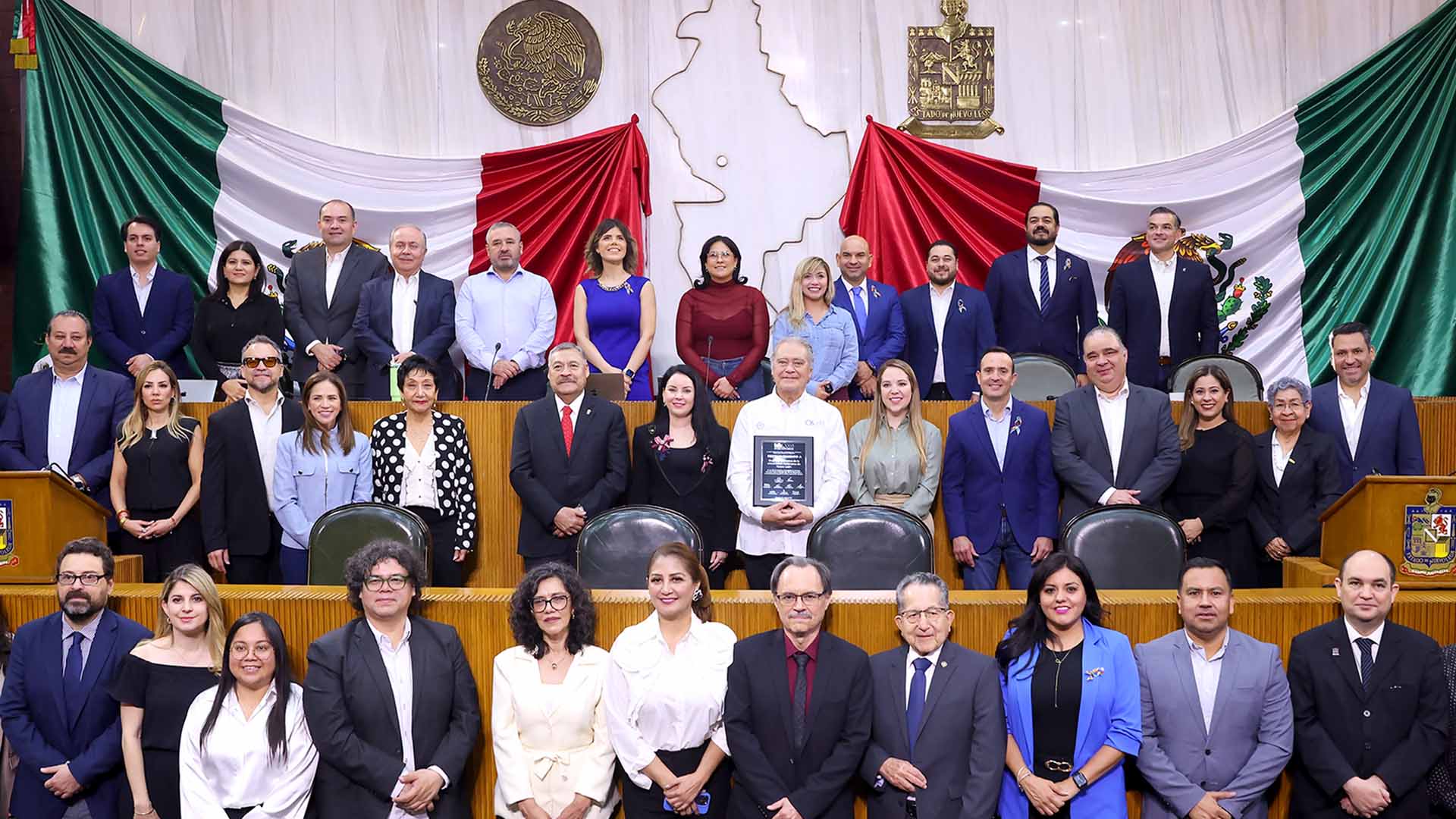 Congreso de Nuevo León reconoce a la OSUANL