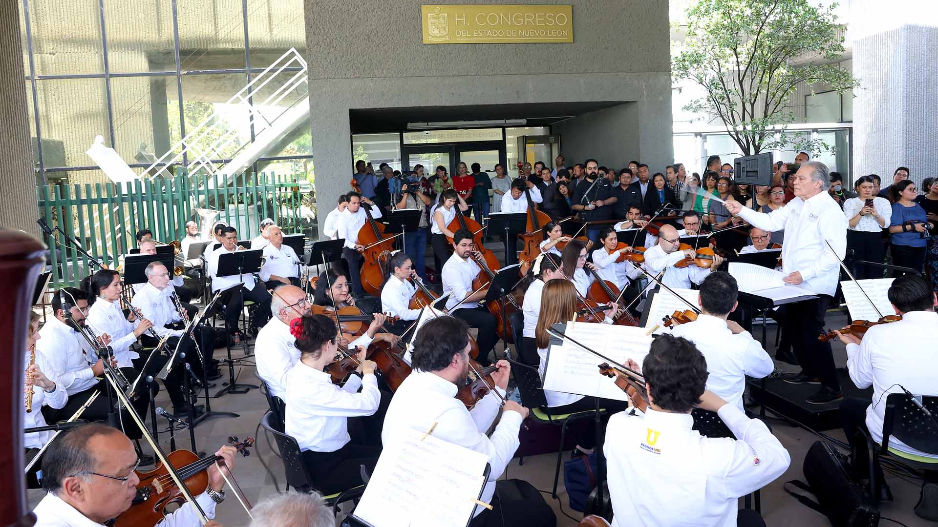 Congreso de Nuevo León reconoce a la OSUANL