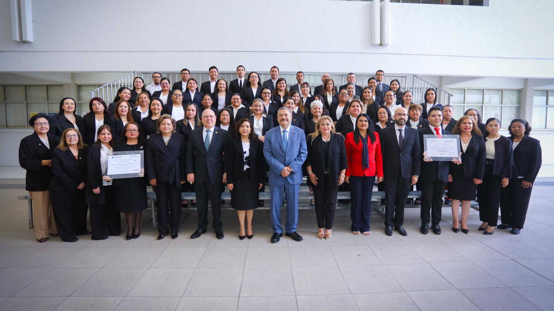 Recibe doble acreditación programa de Enfermería