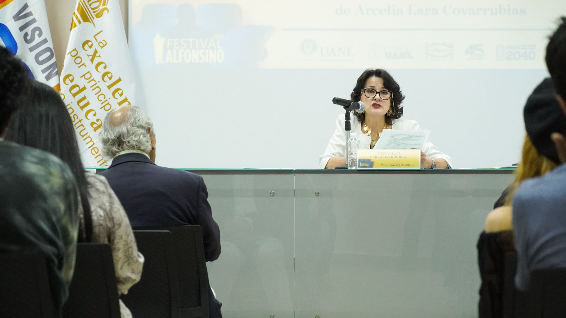 Develan rasgos del segundo periodo de la poesía alfonsina