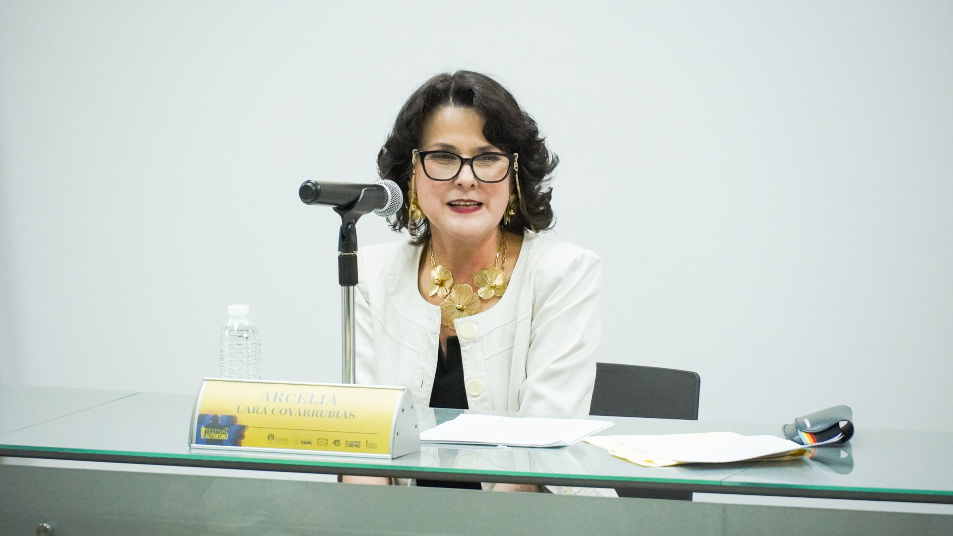 Develan rasgos del segundo periodo de la poesía alfonsina