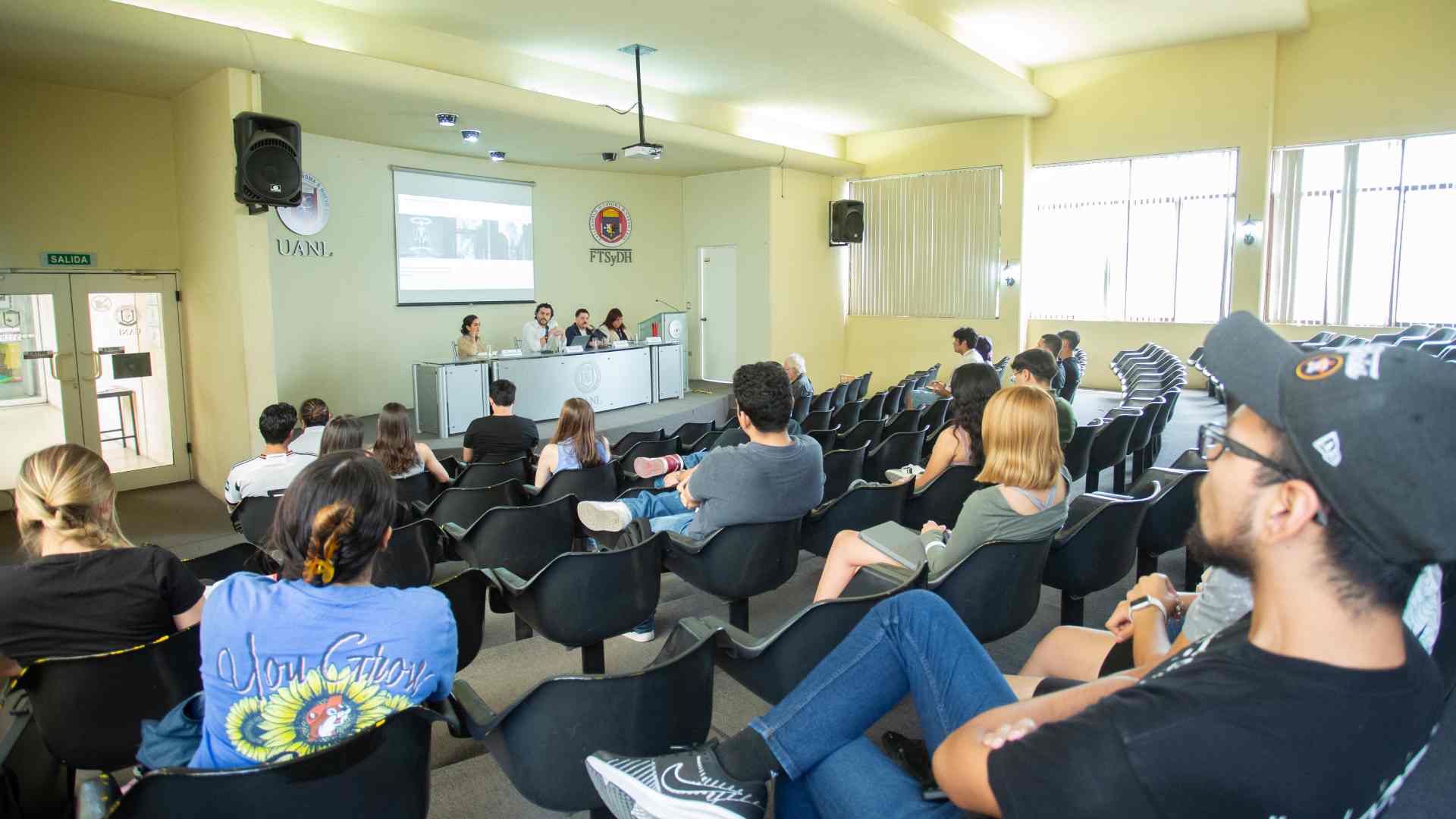 Dialogan en torno a ciudades y comunidades sustentables