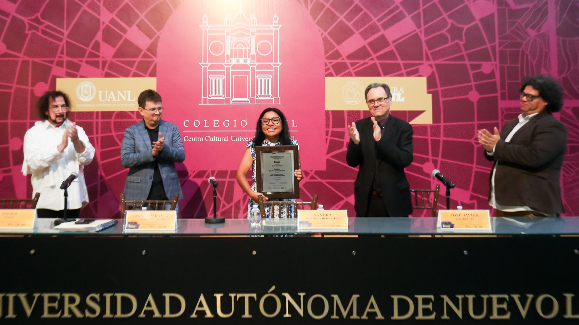 Dan a Sandra Martínez Premio Nacional de Cuento José Alvarado