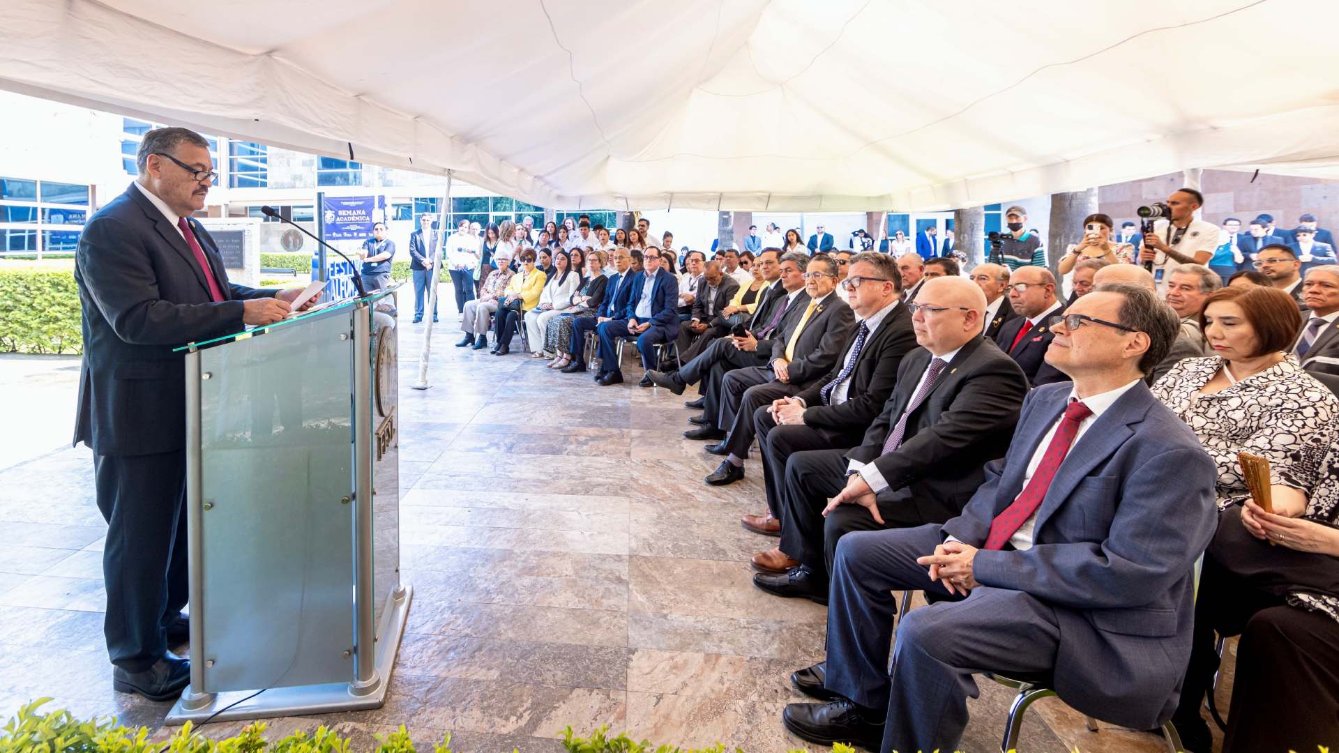 Honran a Reyes en arranque del Festival Alfonsino 2025