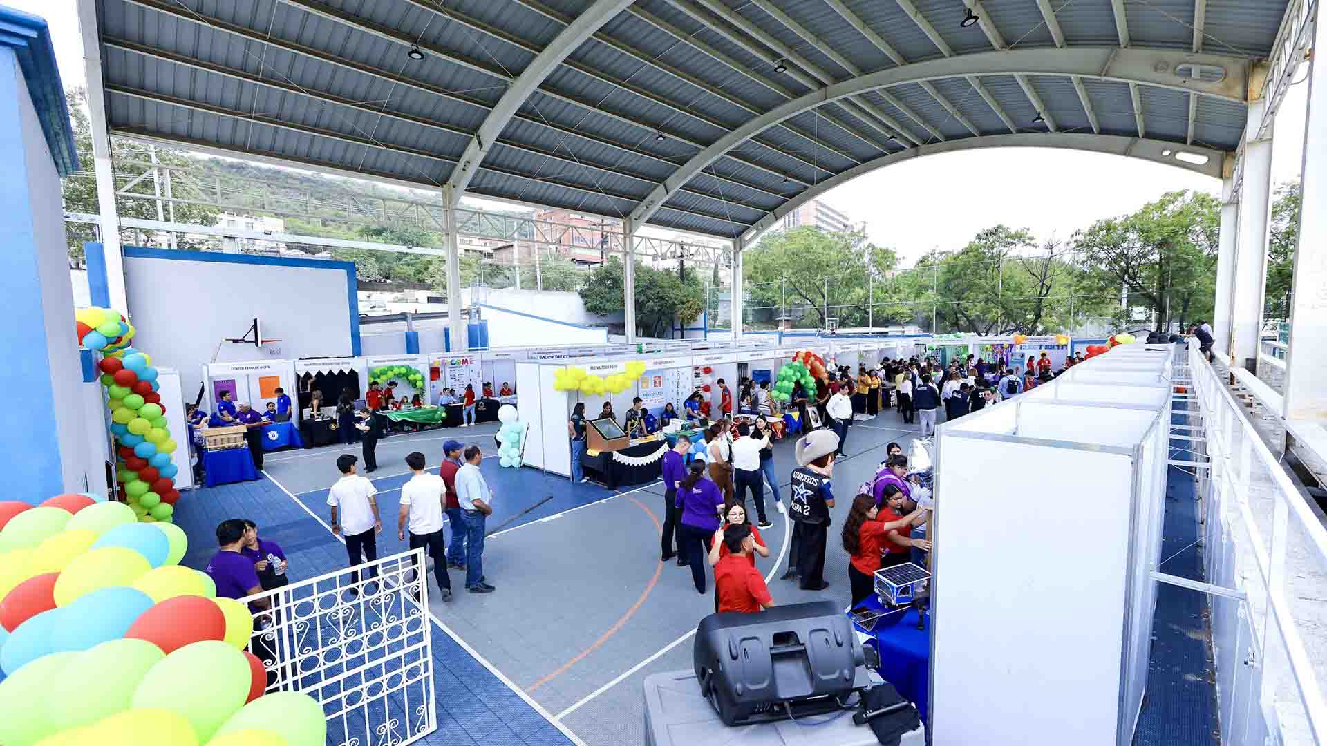 Exhiben en muestra habilidades STEM de alumnos de preparatoria