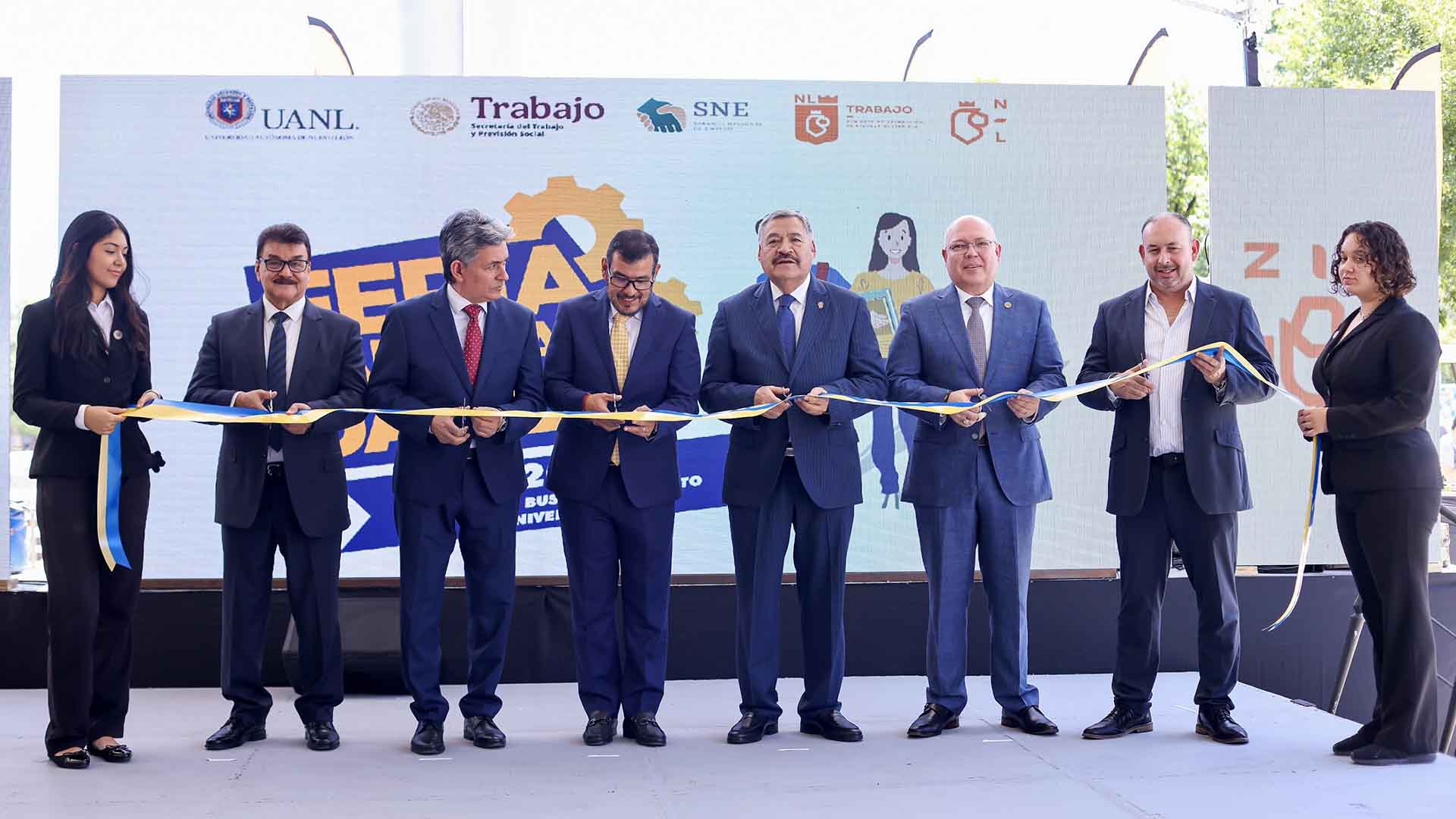 Vincula Feria Laboral a estudiantes con el sector productivo