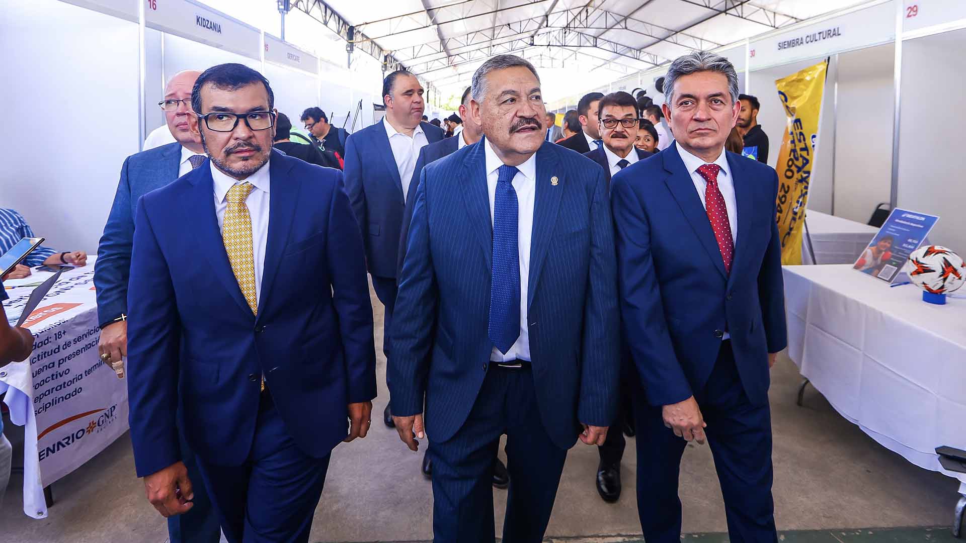 Vincula Feria Laboral a estudiantes con el sector productivo