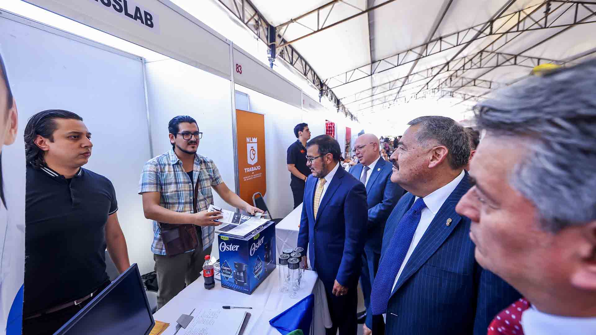 Vincula Feria Laboral a estudiantes con el sector productivo