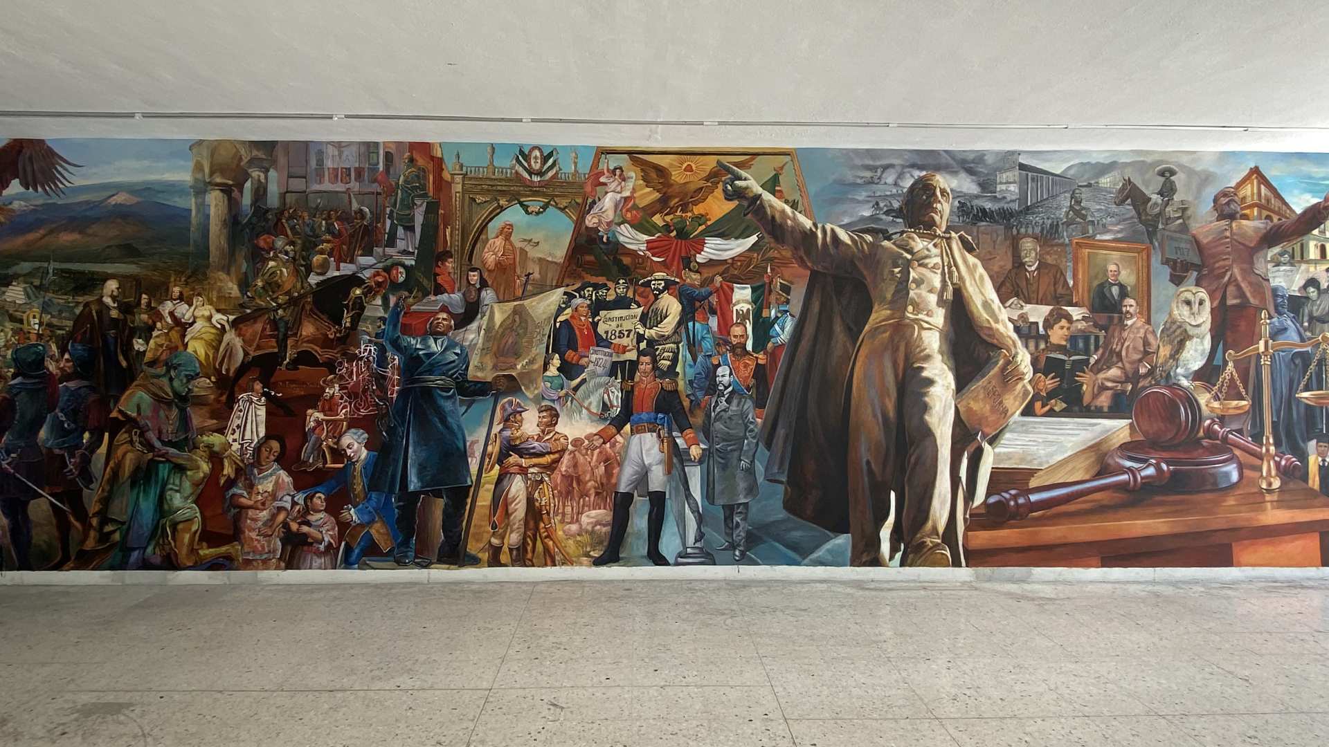 Plasman en mural de UANL historia del derecho