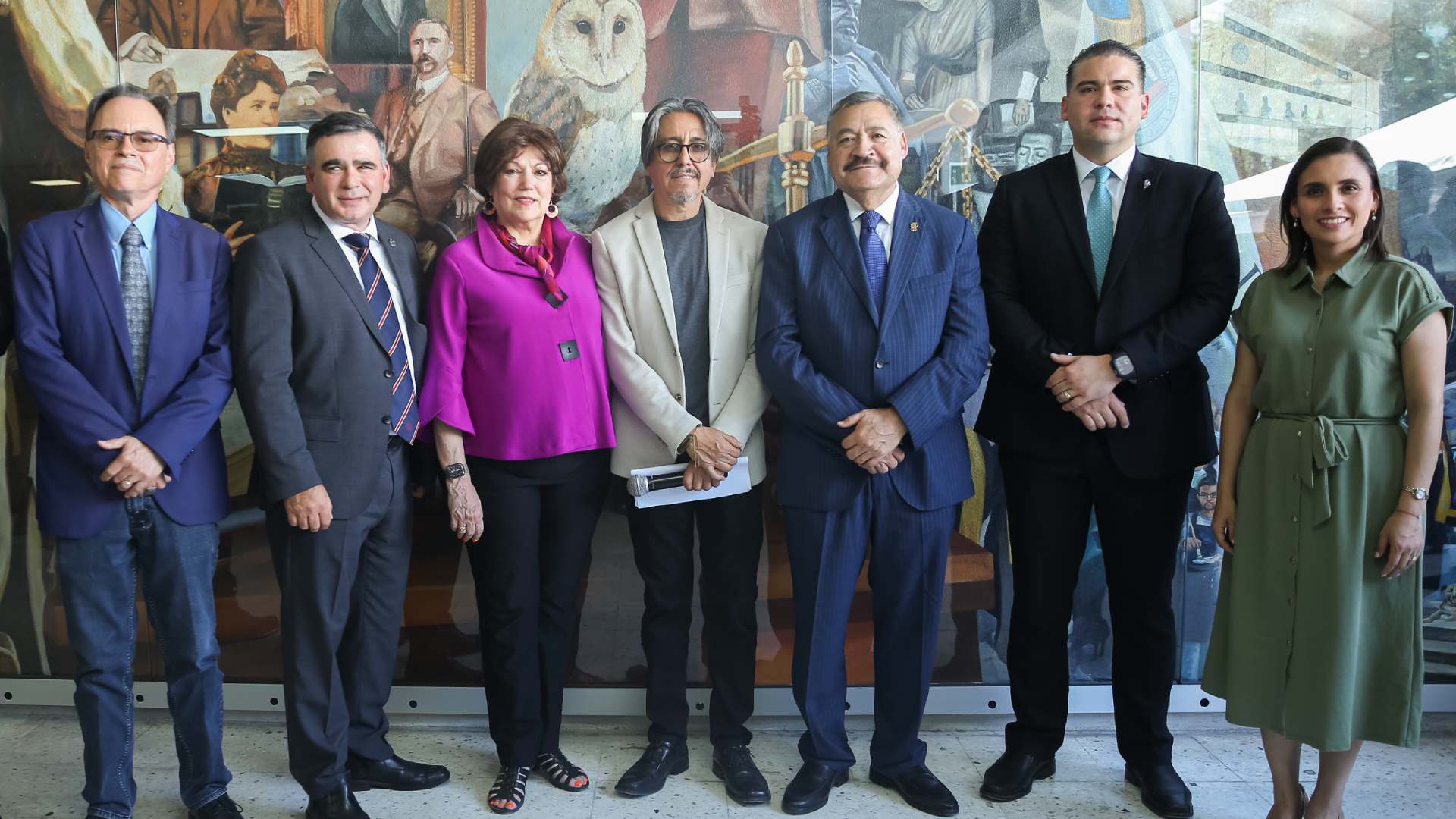 Plasman en mural de UANL historia del derecho