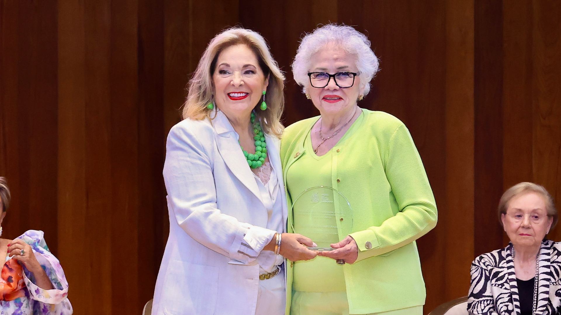 Brindan homenaje a la investigadora Cristina Rodríguez Padilla