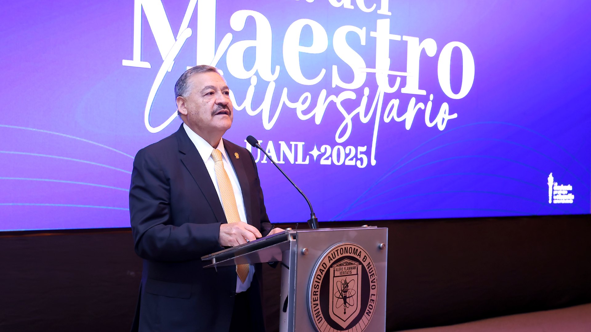 Reconoce UANL a docentes con una trayectoria ejemplar